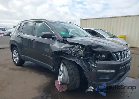 2021 Jeep Compass Latitude 4X4 z USA, uszkodzony, nr VIN 3C4NJDBB3MT547538